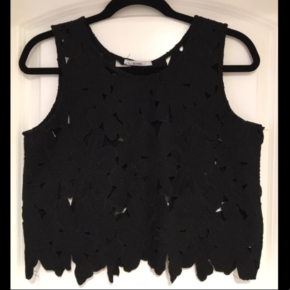 Black Flower Cropped Tank